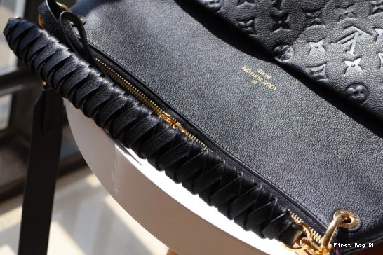 First bag ru HOBO MAIDA LOUIS VUITTON 0801
